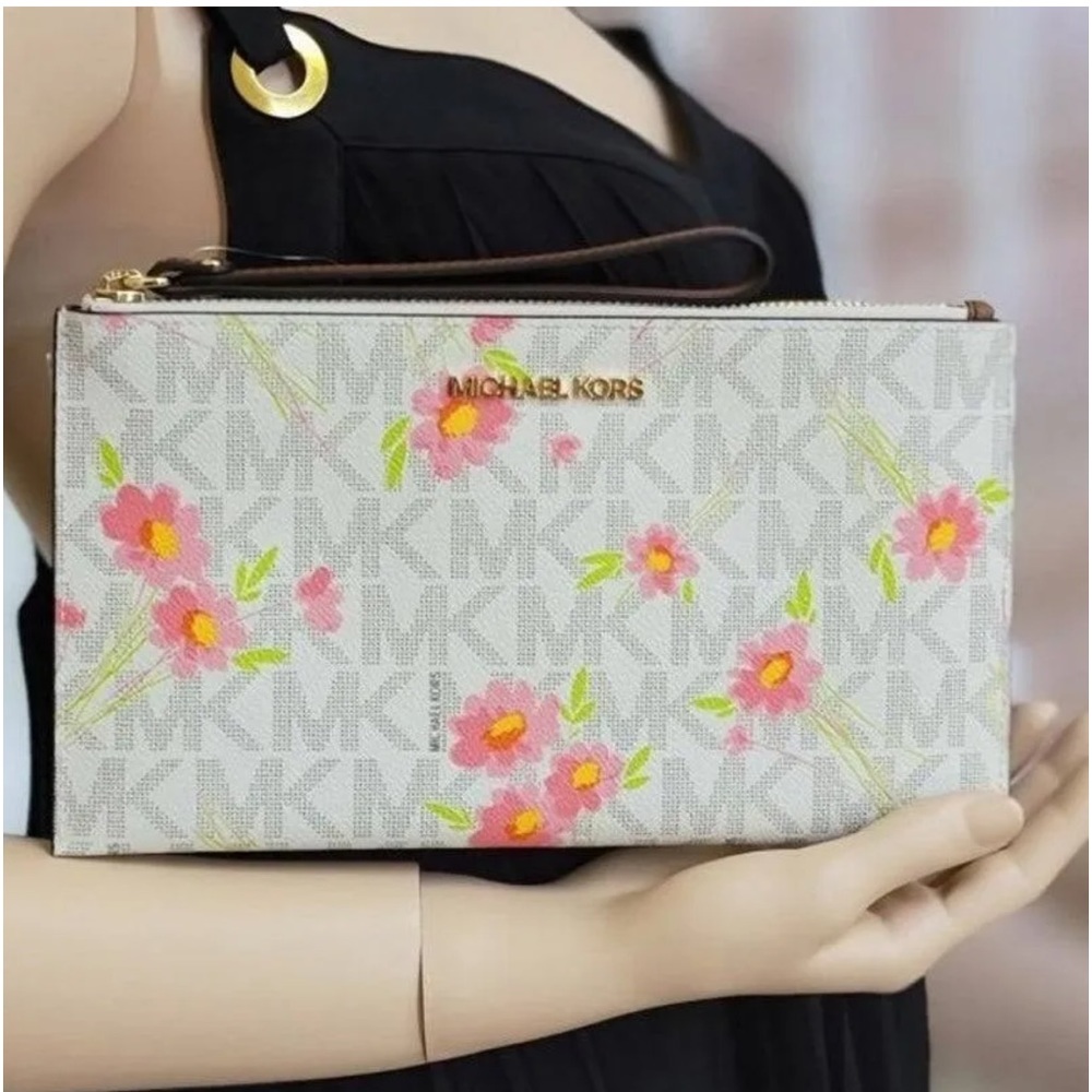 Michael kors wristlet